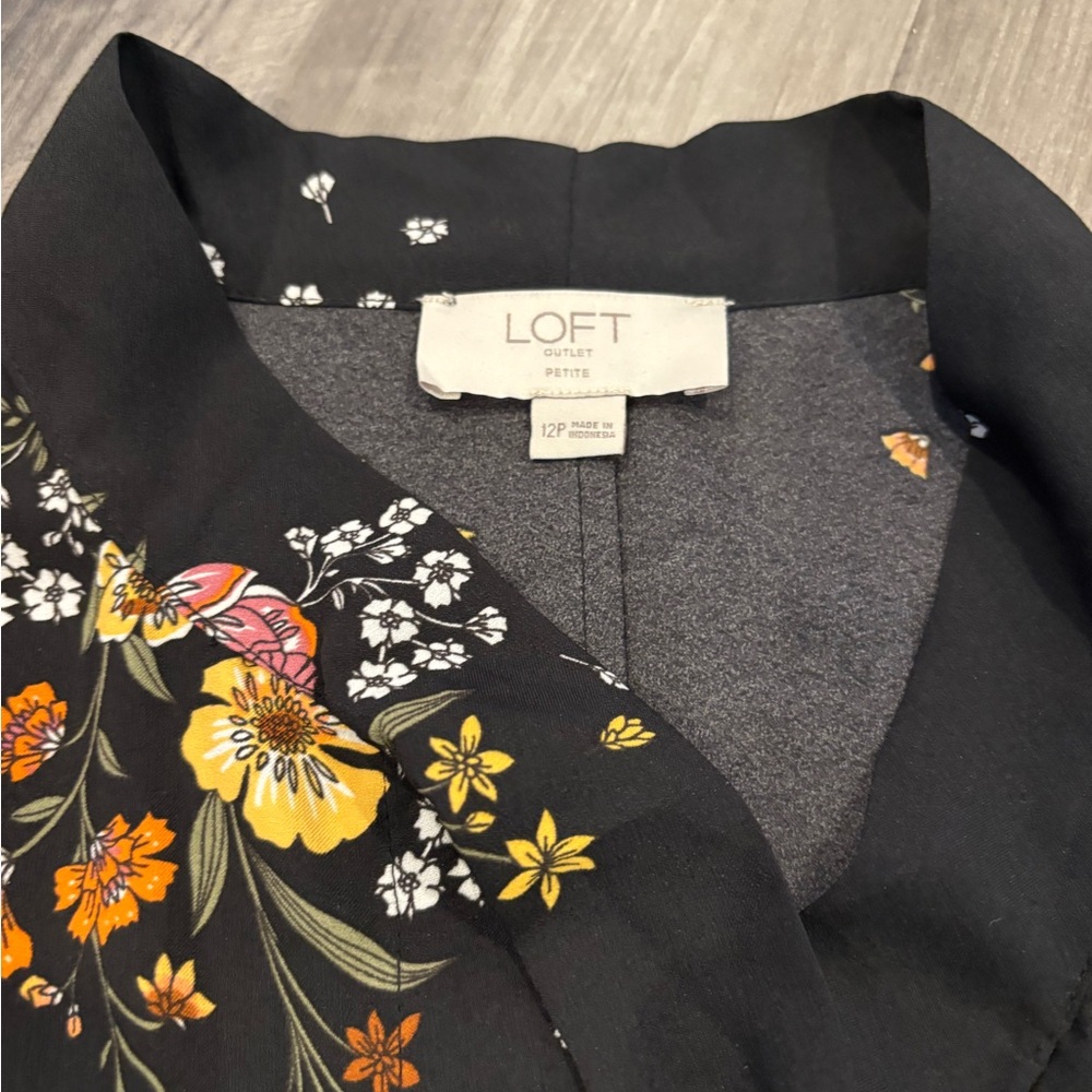 LOFT Black Floral Button-Front Dress with Neck Tie - Size 12p - Picture 5 of 7
